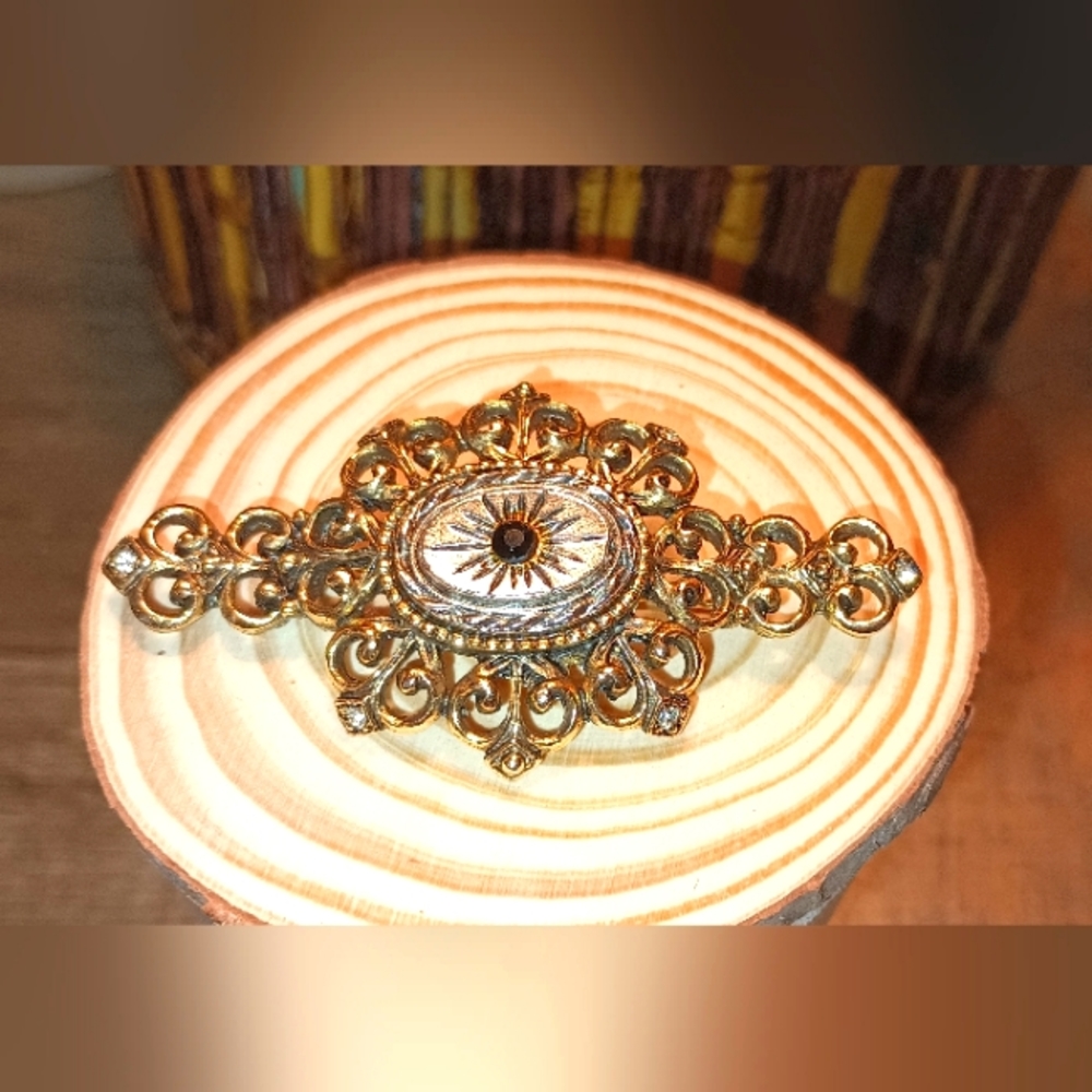 ❤️ 70s Gold-tone Steampunk Edwardian style Brooch star burst insert/ rhines…